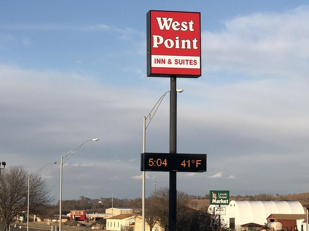 Oyo West Point Inn Exterior photo